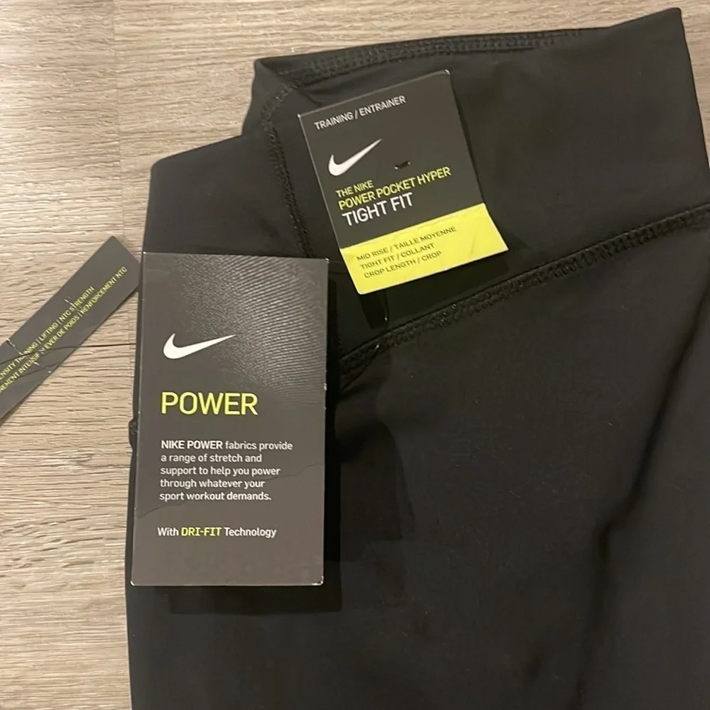 NWT. The Nike Power Pocket Hyper Tight Fit Crop Tights